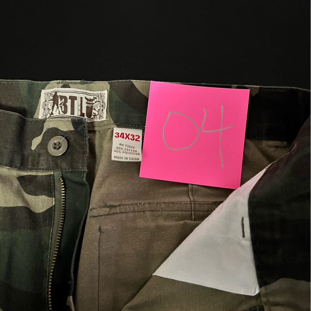 BTLU 34x32 camo baggy pants drawstring on bottom of legs.